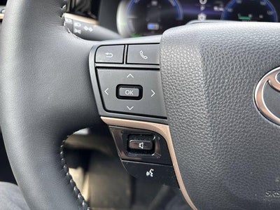 2025 Toyota Crown Signia Limited AWD (Natl)