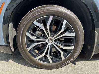 2025 Toyota Crown Signia XLE AWD (Natl)