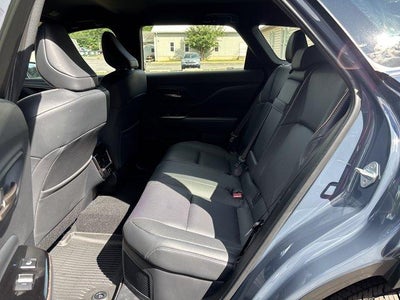 2025 Toyota Crown Signia XLE AWD (Natl)