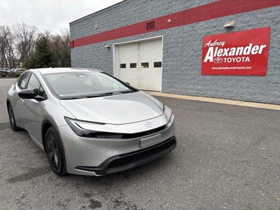 2024 Toyota Prius LE (Natl)