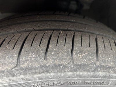 2024 Toyota Prius LE (Natl)