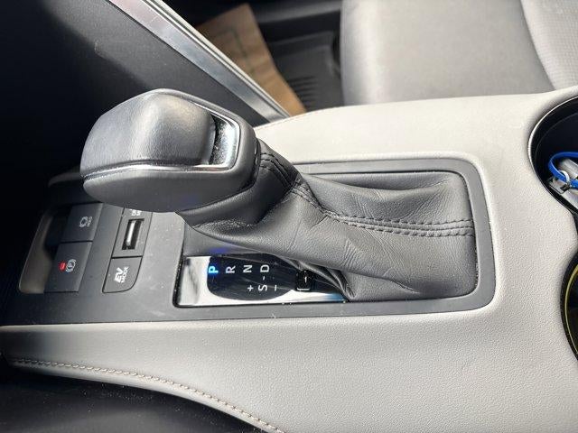 2022 Toyota Venza LE AWD (GS)