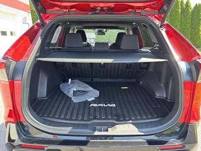 2025 Toyota RAV4 Plug-In Hybrid SE (Natl)