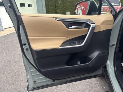 2019 Toyota RAV4 Hybrid XLE AWD (Natl)