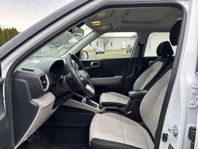 2024 Hyundai VENUE SEL IVT