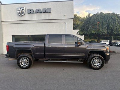 2016 GMC Sierra 2500 HD Crew Cab Standard Box 4-Wheel Drive Denali