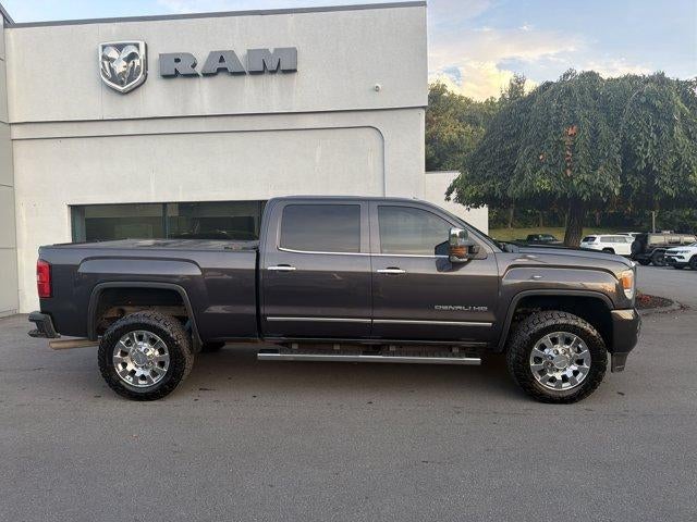 2016 GMC Sierra 2500 HD Crew Cab Standard Box 4-Wheel Drive Denali