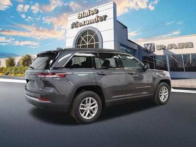 2023 Jeep Grand Cherokee Laredo X 4x4