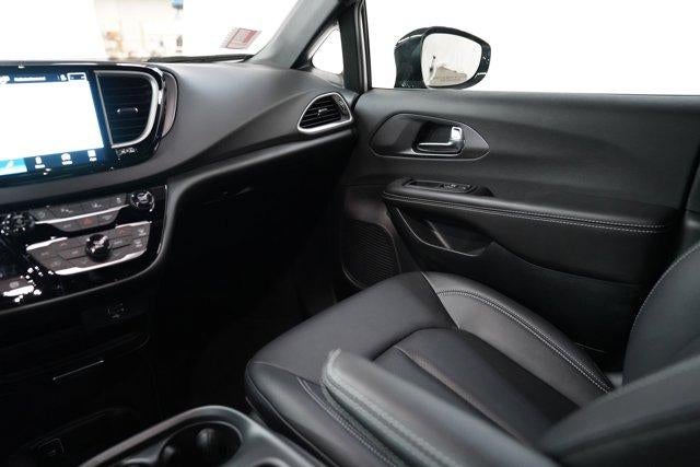 2026 Chrysler Pacifica Select FWD