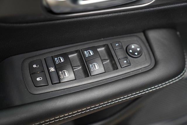 2026 Chrysler Pacifica Select FWD