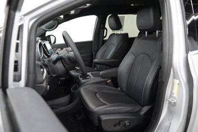 2026 Chrysler Pacifica Select FWD