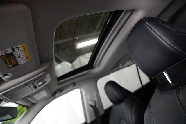 2022 Toyota Highlander Hybrid Limited AWD (Natl)