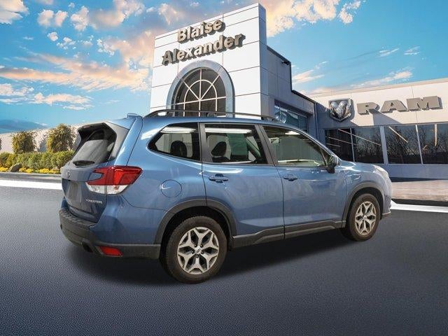2022 Subaru Forester Premium CVT