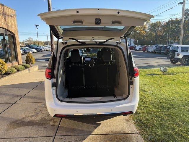 2024 Chrysler Pacifica Hybrid Select FWD