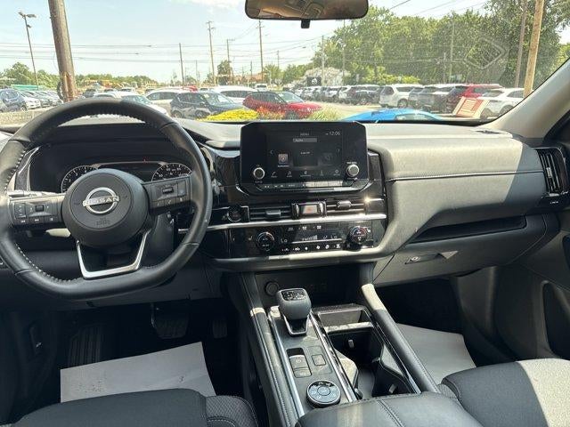 2025 Nissan Pathfinder SV 4WD