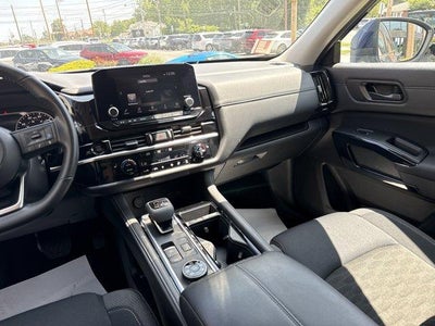 2025 Nissan Pathfinder SV 4WD