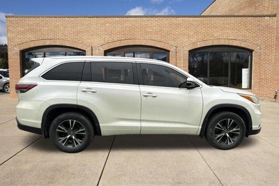 2016 Toyota Highlander AWD 4dr V6 XLE (Natl)