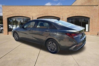 2024 Hyundai ELANTRA SEL IVT