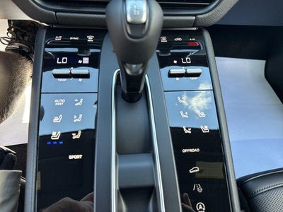 2025 Porsche Macan AWD
