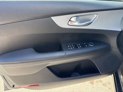 2023 Kia Forte LXS IVT