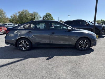2023 Kia Forte LXS IVT
