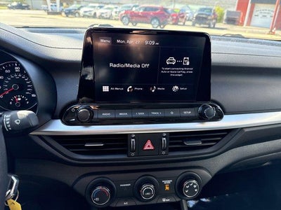 2023 Kia Forte LXS IVT