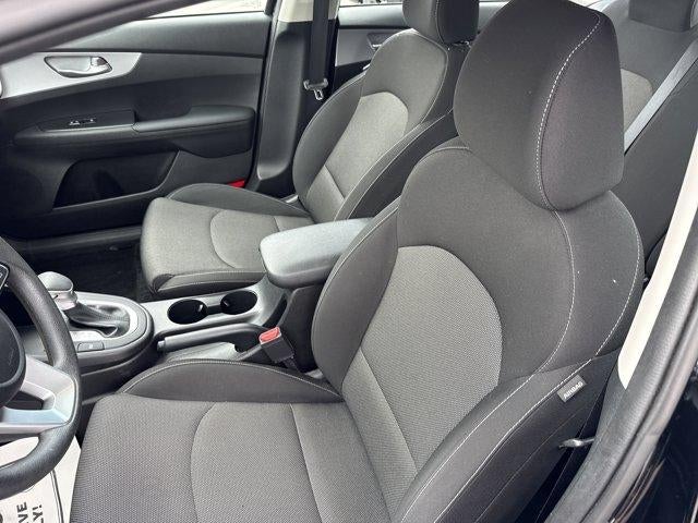 2023 Kia Forte LXS IVT