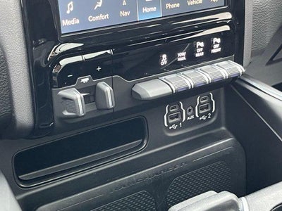 2022 RAM 1500 Laramie 4x4 Crew Cab 5'7" Box