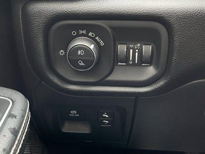 2022 RAM 1500 Laramie 4x4 Crew Cab 5'7" Box
