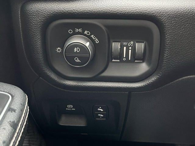 2022 RAM 1500 Laramie 4x4 Crew Cab 5'7" Box