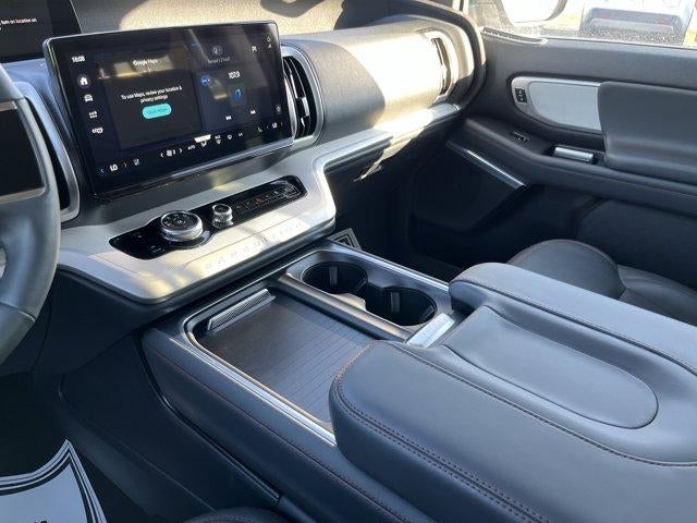 2025 Ford Expedition Active 4x4