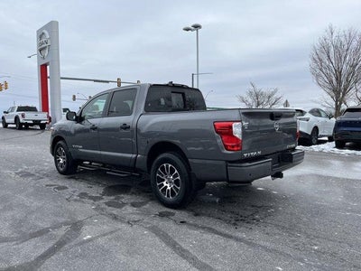 2024 Nissan Titan 4x4 Crew Cab SV