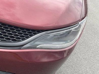 2015 Chrysler 200 4dr Sdn S FWD