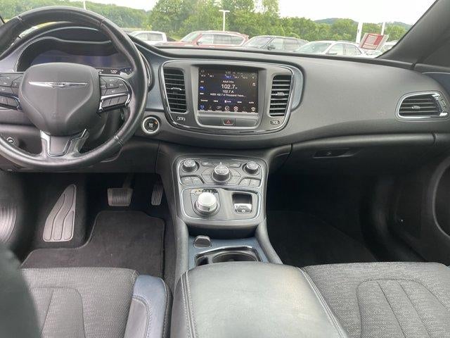 2015 Chrysler 200 4dr Sdn S FWD