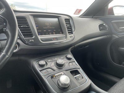2015 Chrysler 200 4dr Sdn S FWD