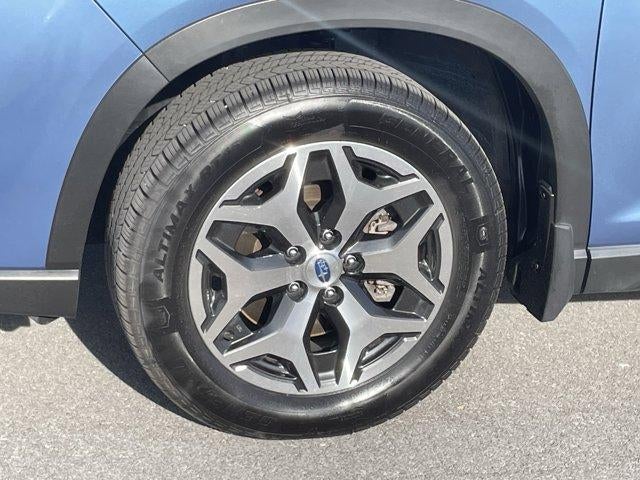 2023 Subaru Forester Premium CVT