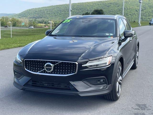 2025 Volvo V60 Cross Country B5 AWD Plus