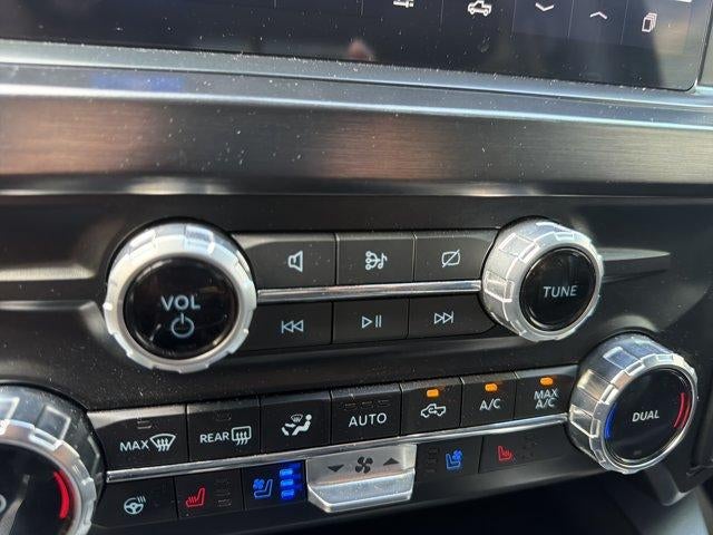 2023 Ford Super Duty F-250 SRW LARIAT 4WD Crew Cab 6.75' Box