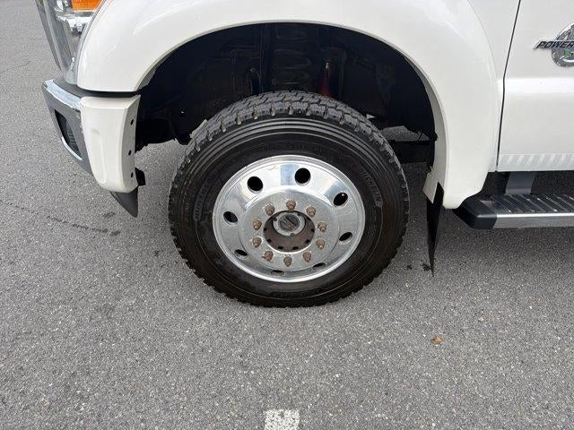 2016 Ford Super Duty F-450 DRW 4WD Crew Cab 8 Ft Box Lariat