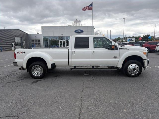 2016 Ford Super Duty F-450 DRW 4WD Crew Cab 8 Ft Box Lariat
