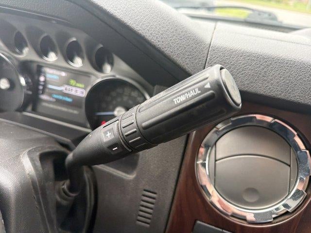 2016 Ford Super Duty F-450 DRW 4WD Crew Cab 8 Ft Box Lariat
