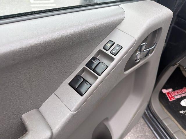 2014 Nissan Frontier 4WD Crew Cab SWB Auto SV