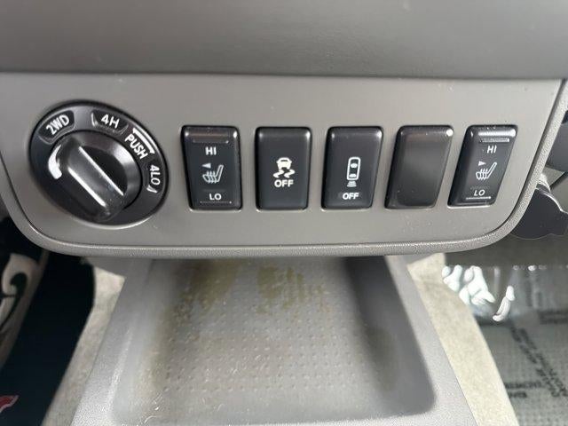 2014 Nissan Frontier 4WD Crew Cab SWB Auto SV