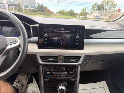 2025 Volkswagen Taos SE 4MOTION