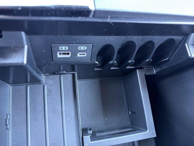 2025 Toyota Tundra 4WD 4WD SR5 CrewMax 5.5' Bed (SE)