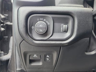 2022 RAM 1500 Big Horn 4x4 Crew Cab 5'7" Box