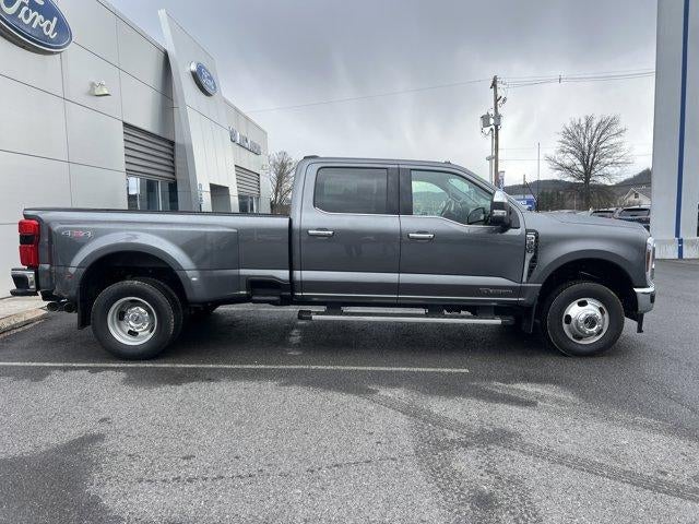 2025 Ford Super Duty F-350 DRW LARIAT 4WD Crew Cab 8' Box