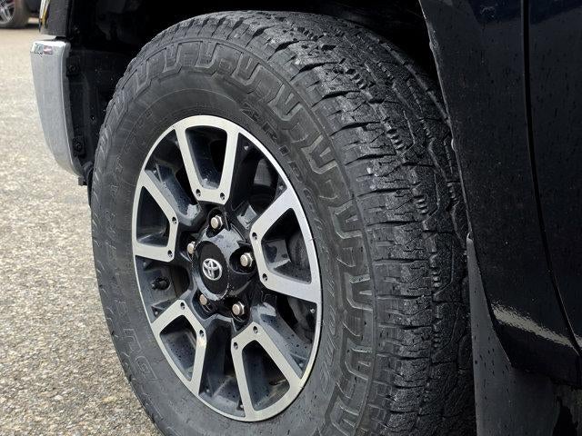 2016 Toyota Tundra 4WD Truck 4WD CrewMax Short Bed 5.7L SR5 (SE)