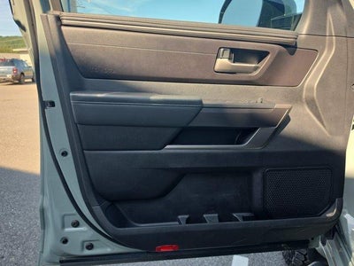 2023 Toyota Tundra 4WD 4WD SR5 CrewMax 5.5' Bed (SE)