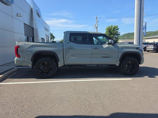 2023 Toyota Tundra 4WD 4WD SR5 CrewMax 5.5' Bed (SE)